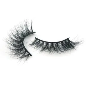TROPHY WIFEY Eyelash