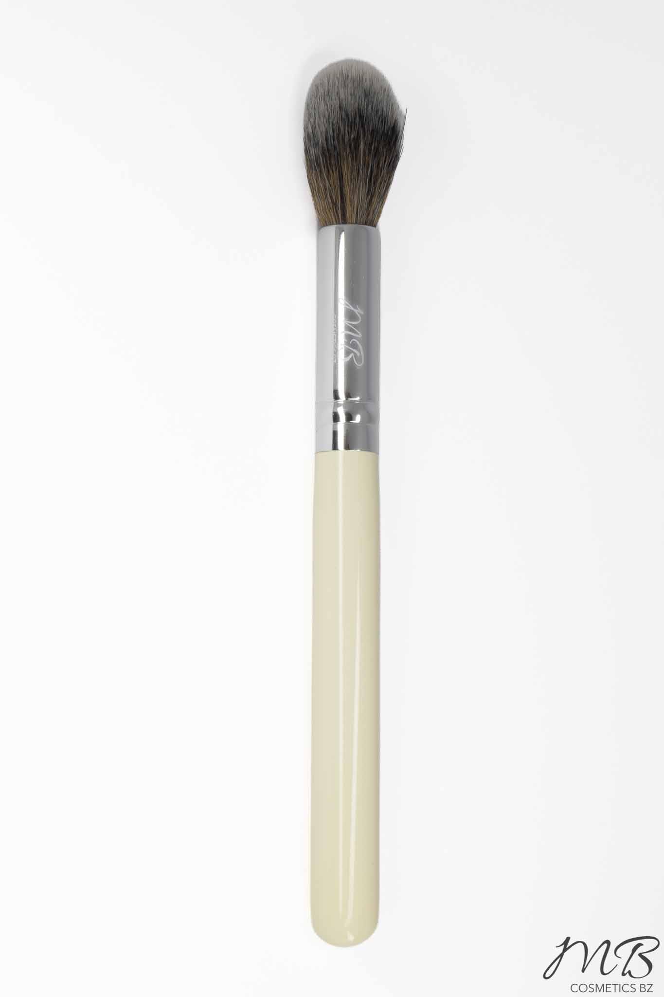 MB Cosmetics BZ – Tapered Highlight & Precision Setting Brush