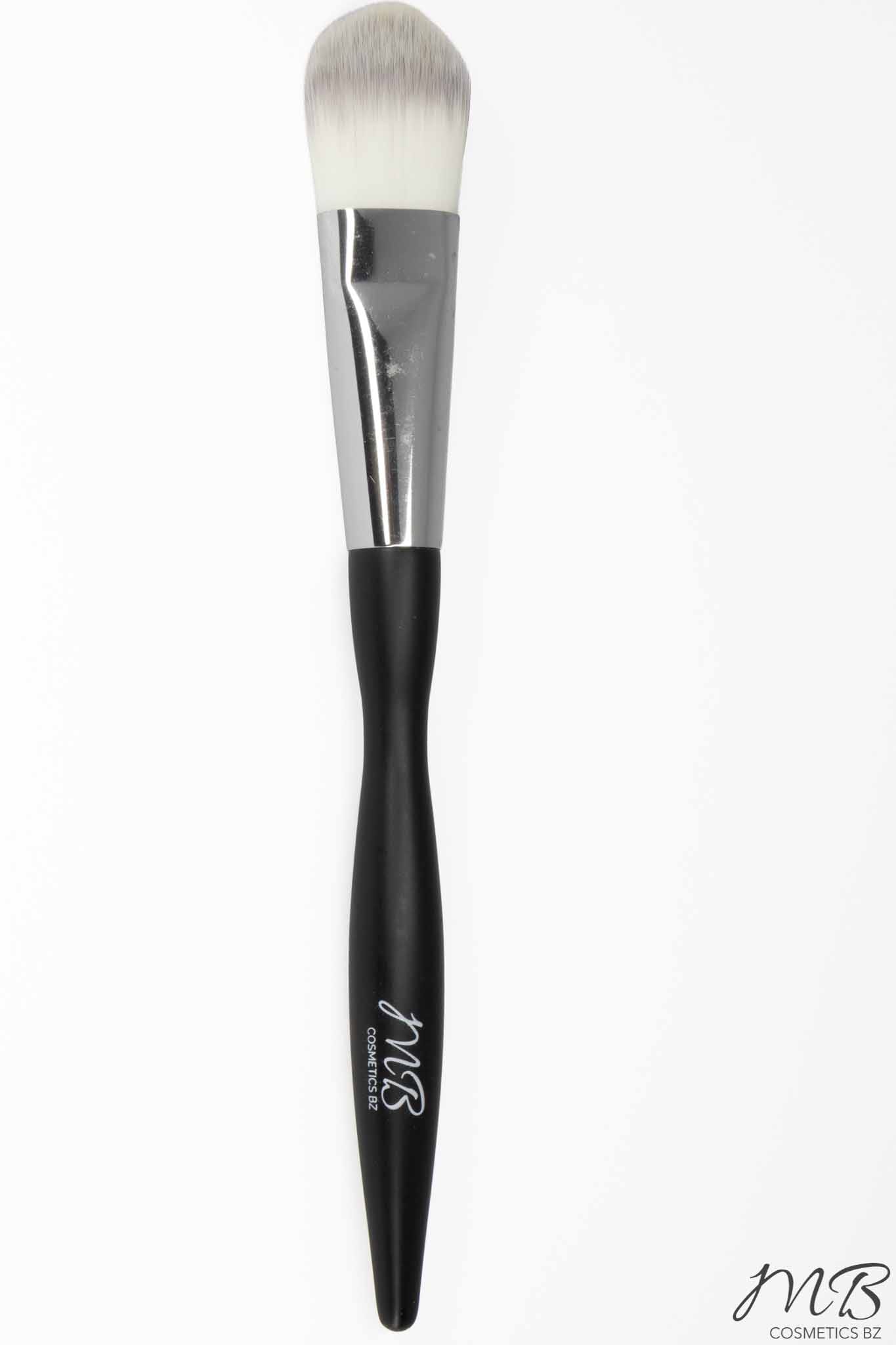 MB Cosmetics BZ – Flat Foundation & Mask Applicator Brush