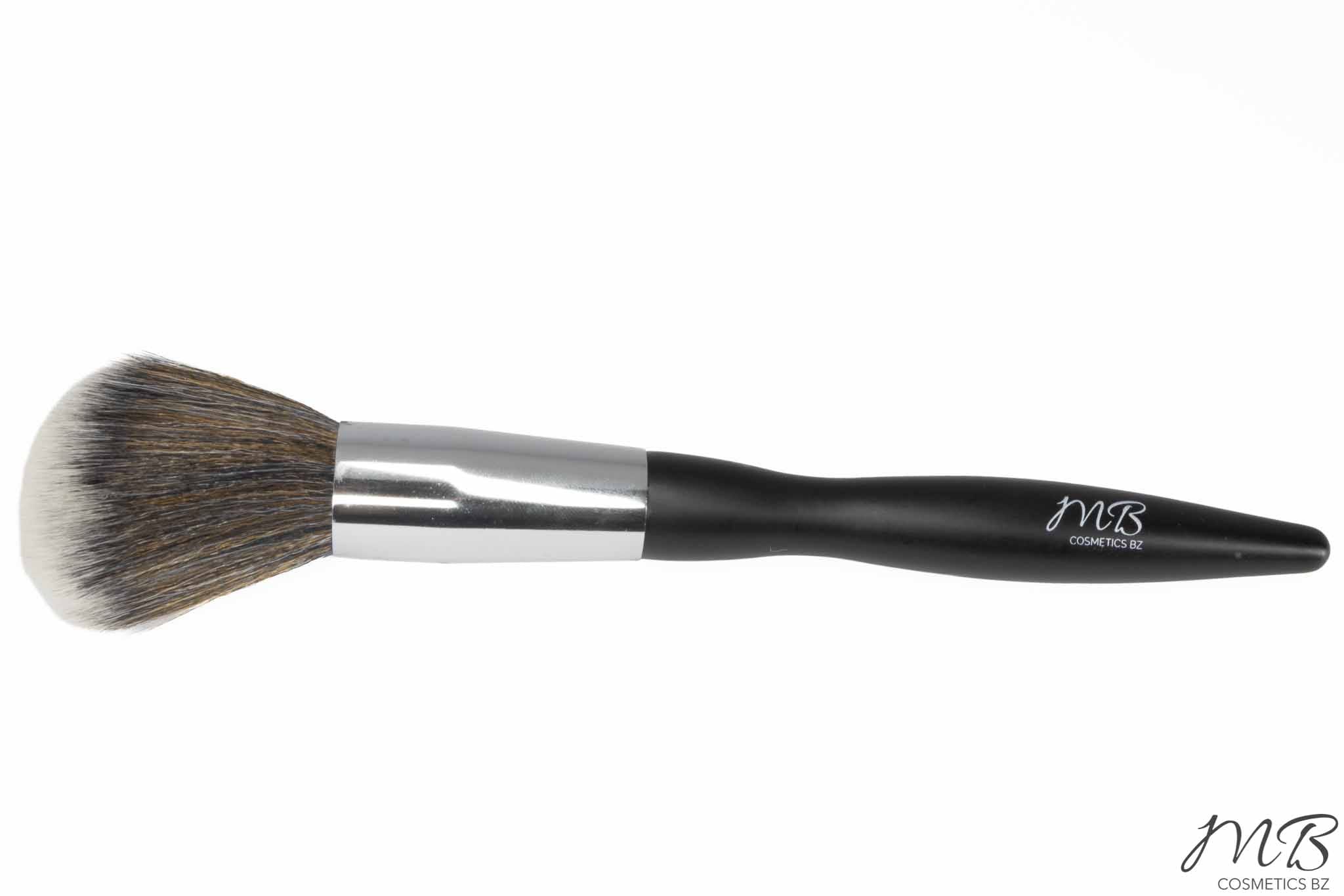 MB Cosmetics BZ – Deluxe Multi-Use Complexion Powder Brush