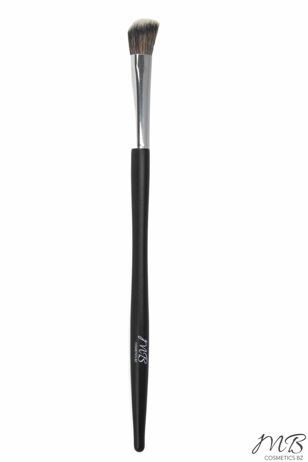 MB Cosmetics BZ – Angled Crease & Nose Contour Brush